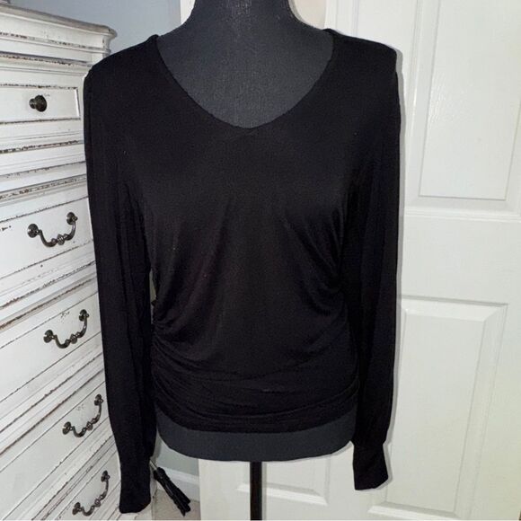 Karen Kane black long sleeve Shirred V-Neck Top- size medium- like new! - Picture 7 of 9